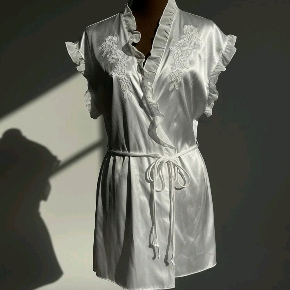 Linea Donatella Robe Size L Embellished Satin Bridal Wrap Lace Appliqués Ruffles
